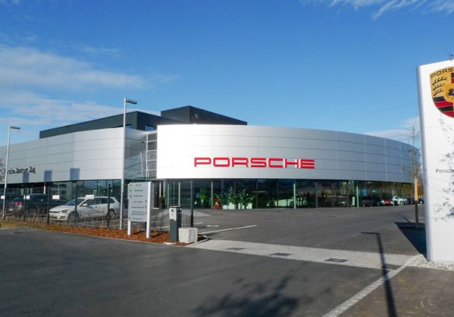 Porsche Zentrum Zug Aussenansicht